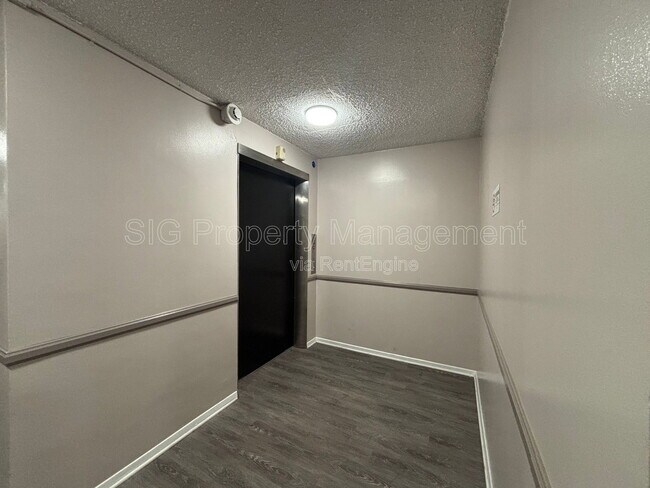 Building Photo - 650 N Oakland Ave