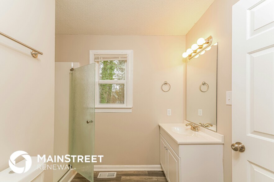 Building Photo - 617 Bartlett Rd