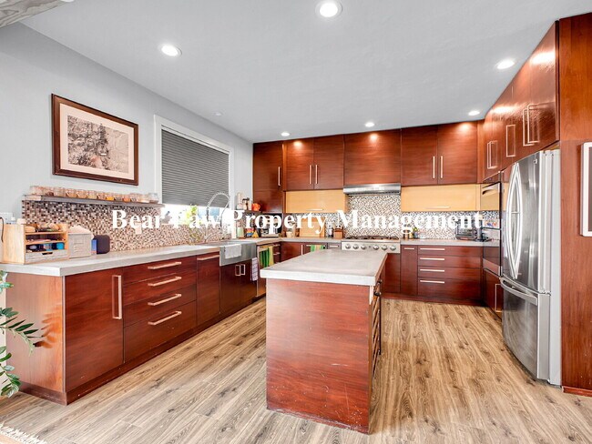 Building Photo - "Spacious 5-Bed Retreat with 3.5 Baths on ...