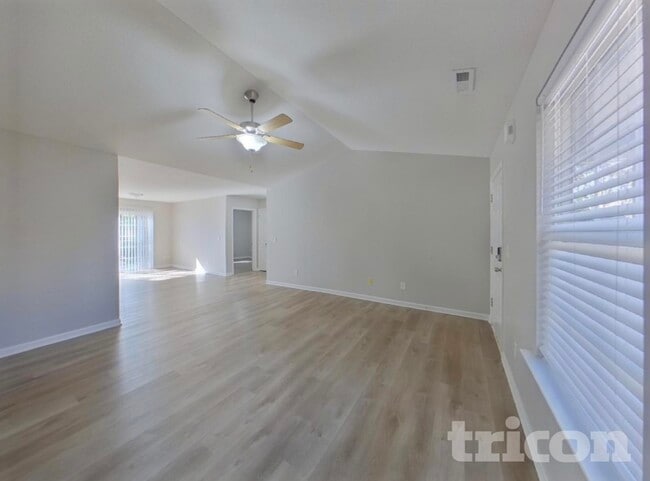 Building Photo - Ready To Move Now In Alderwood Ct.