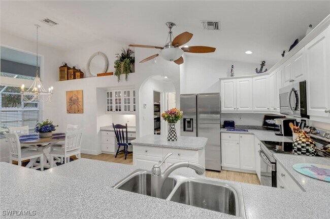 Building Photo - 1106 Jardin Dr