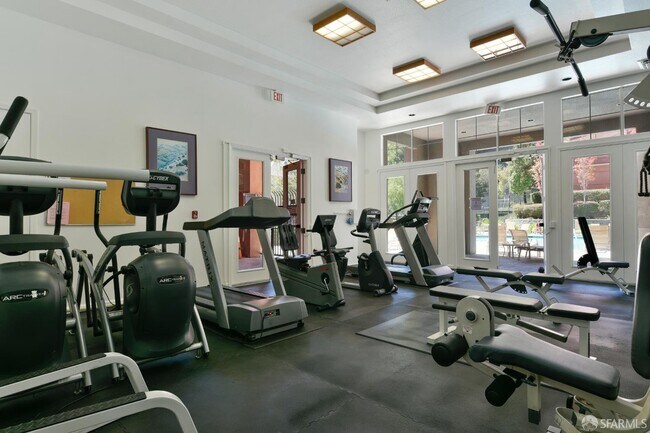 Building Photo - 220 Caldecott Ln