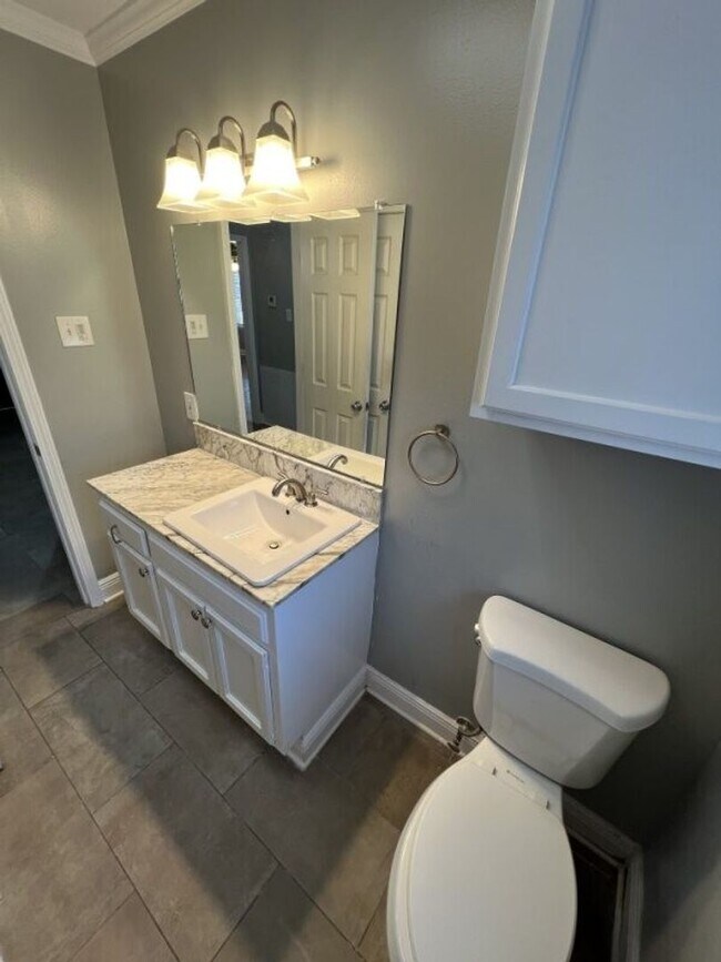 Building Photo - Charming 3 Bedroom Home in a Prime Zachary Location & School District!