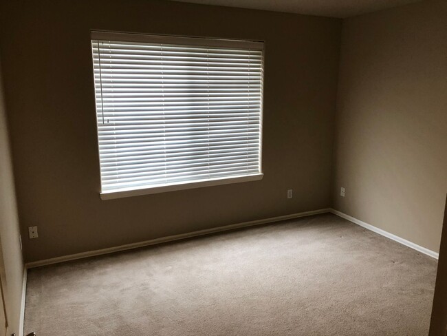 Building Photo - 2-Bedroom in Beaverton near Progress Ridge...