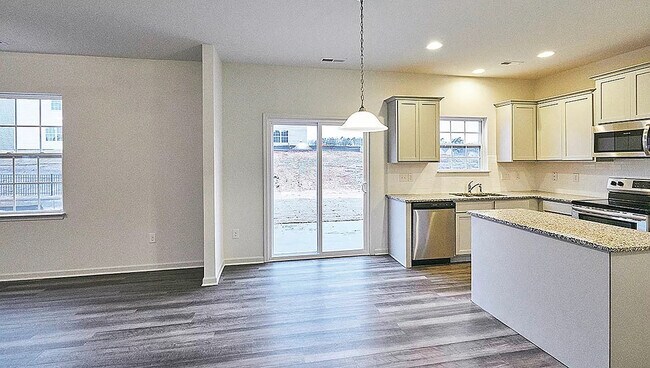 Building Photo - Room in Single Family Home on N Great White Way