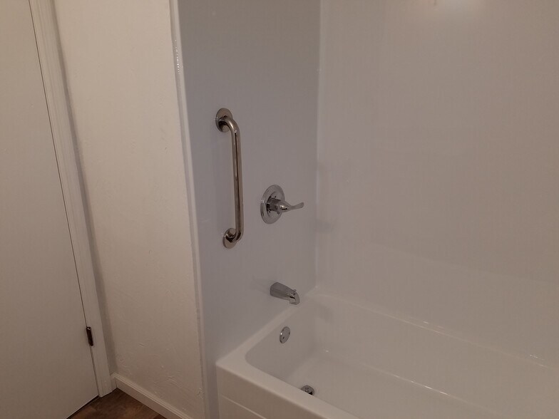 Building Photo - 915 Clayton Pl