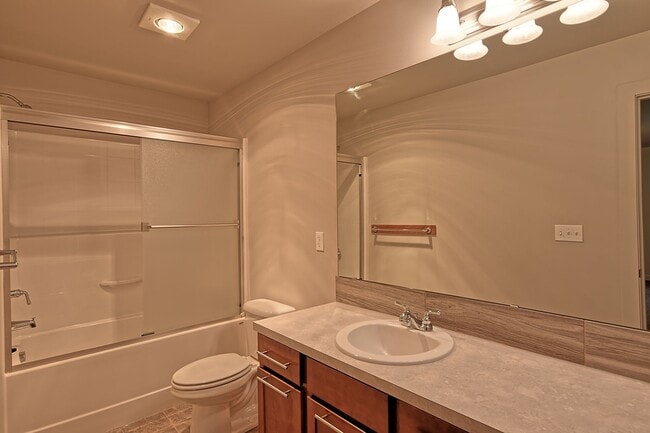 Building Photo - Available NOW! 4-Bedroom End-Unit Townhome Near Silver Lake