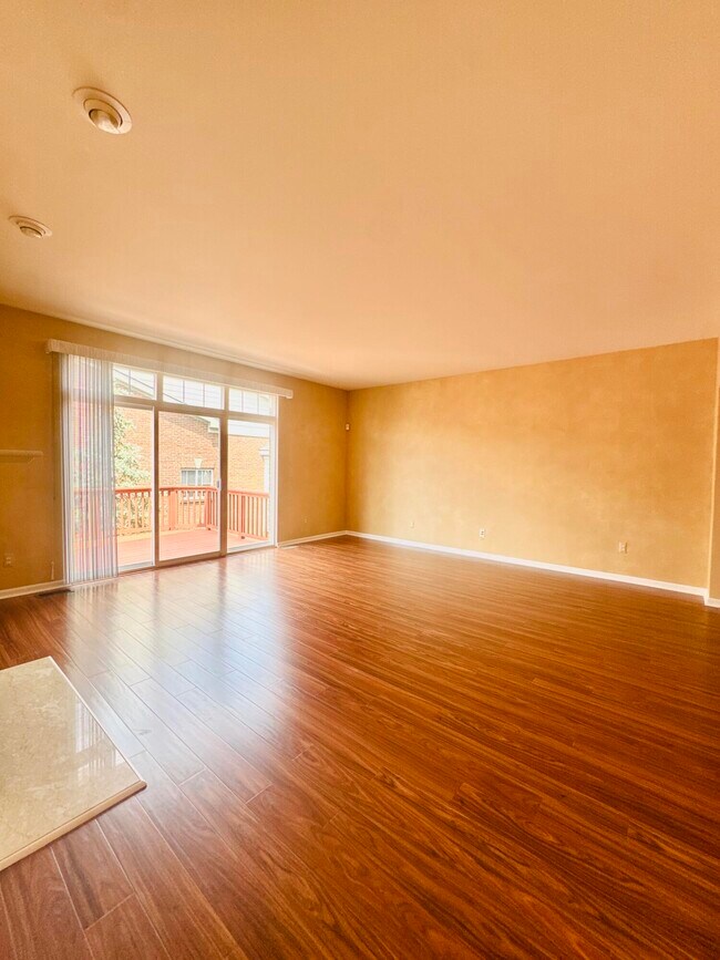 Building Photo - 37572 Newburgh Park Cir