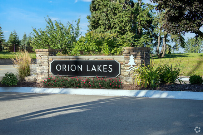 Building Photo - Orion Lakes