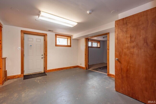 Building Photo - 204 N Clark St