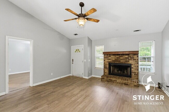 Building Photo - 12 Robin Way