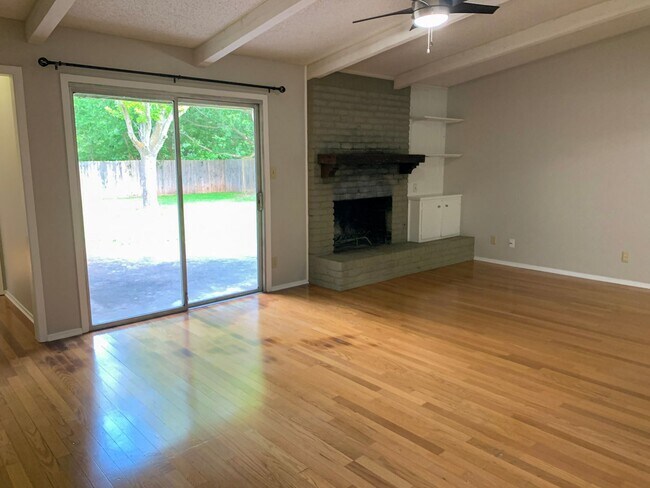 Building Photo - Great Home in North Austin!