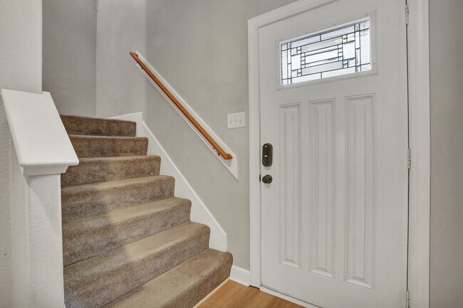 Building Photo - 211 Thalia Rd