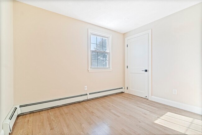 Building Photo - 21 Hodgkins Dr