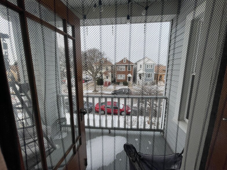 Building Photo - 5855 W Leland Ave