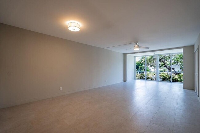 Building Photo - 3175 NE 48th Ct
