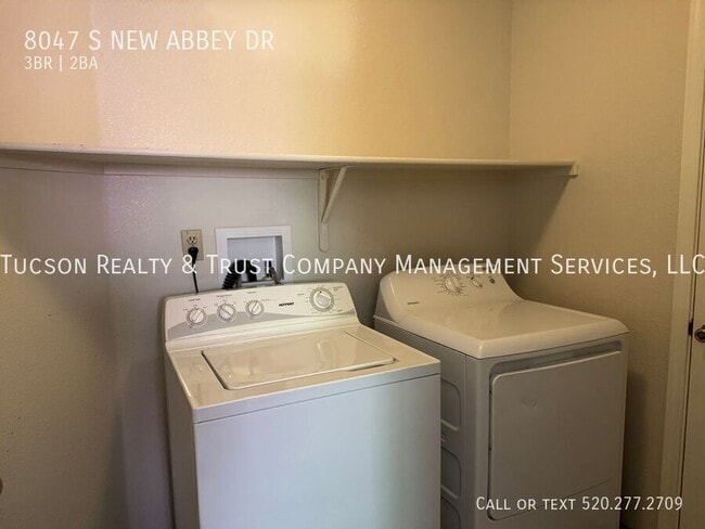 Building Photo - 8047 S New Abbey Dr