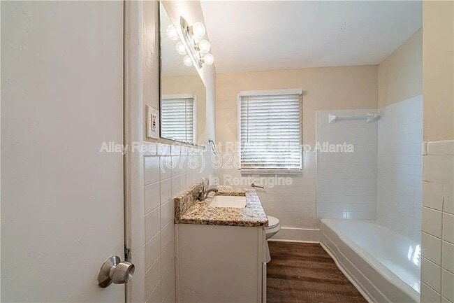 Building Photo - 16 Bromack Dr SE