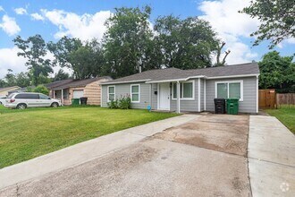 Building Photo - 9406 Chesterfield Dr