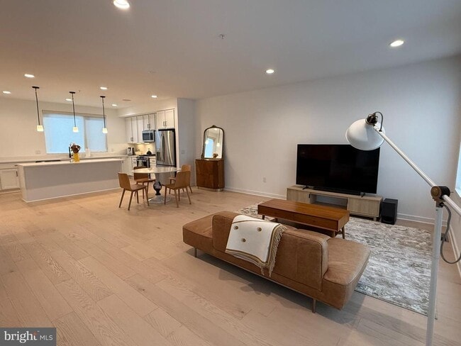 Building Photo - 3006 S Northbank Pl