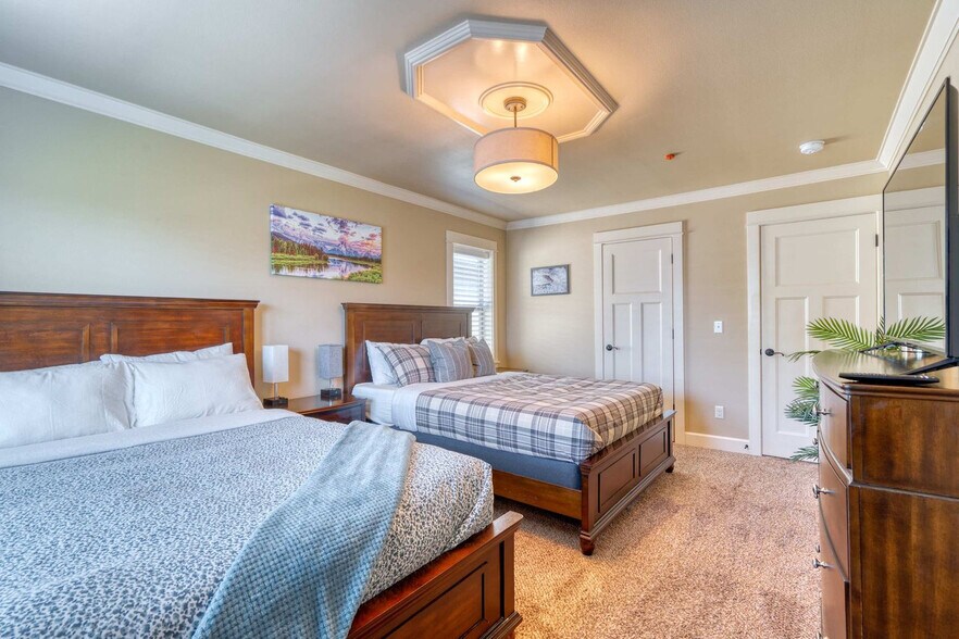 Building Photo - 4622 NE Garfield Ave.