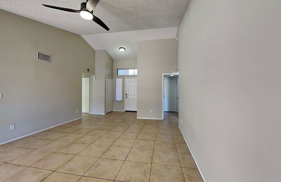 Building Photo - 7543 W Cheryl Dr