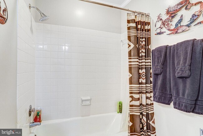 Building Photo - 6302 Shiplett Blvd