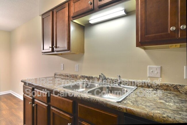 Building Photo - 515 Menlo Dr