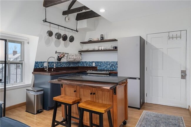 Building Photo - 35 Pelham St