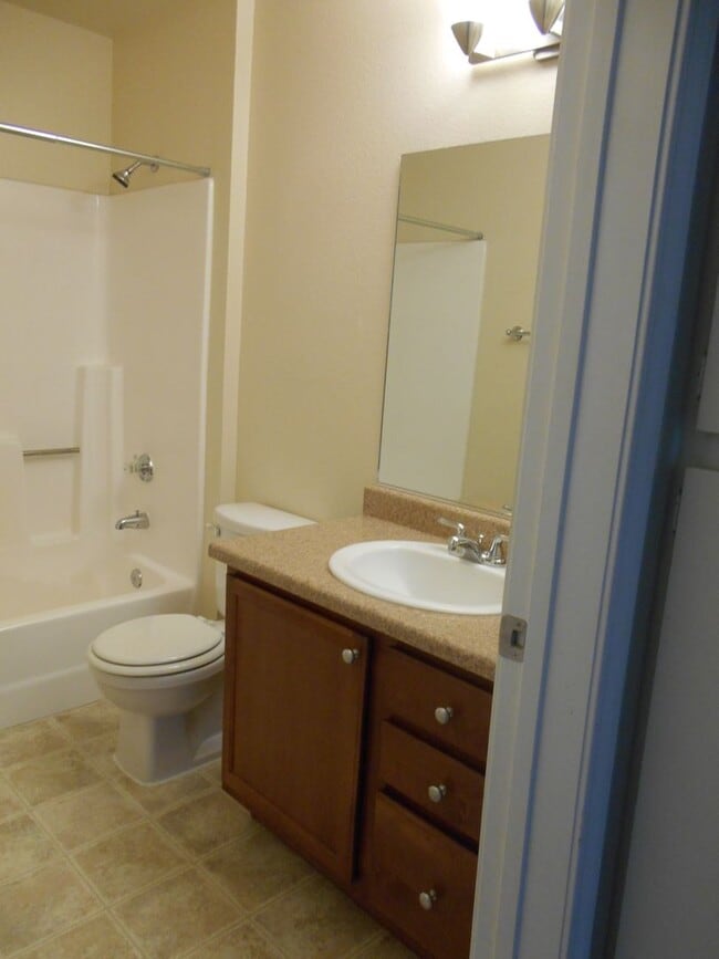 Building Photo - Two Bedroom Condo w/Loft  Sinsheimer Neighborhood