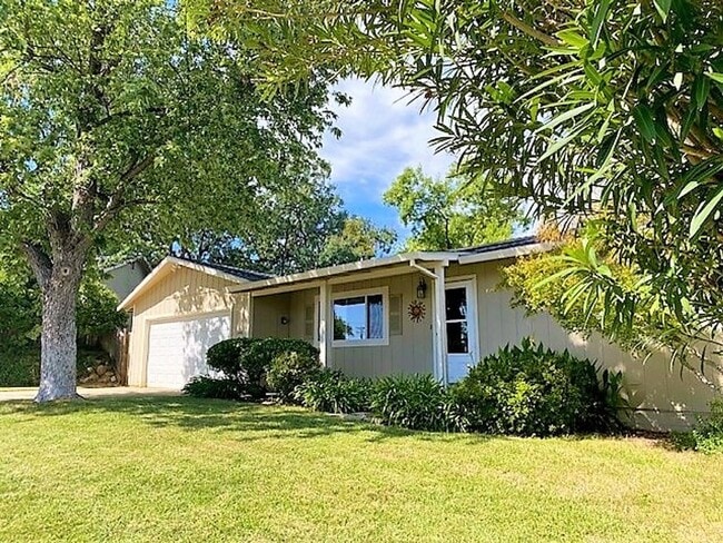 Primary Photo - Lovely Home in W. Redding!!
