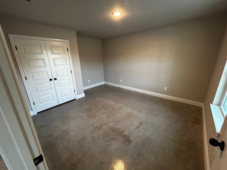 Building Photo - 10028 W Hwy 199