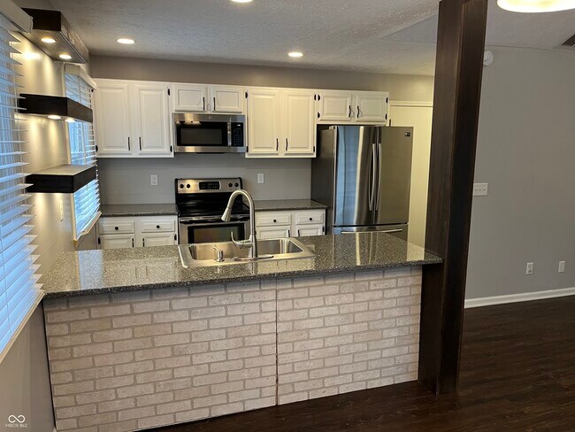 Building Photo - 627 San Carlos Dr