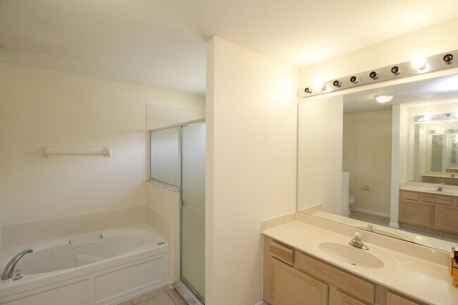 Building Photo - 885 Tavernier Cir NE