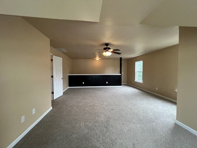 Building Photo - 570 Batty Way