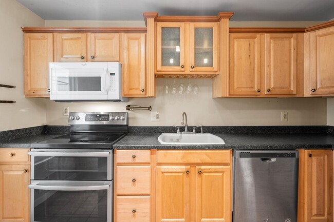 Building Photo - 13 Taconic St