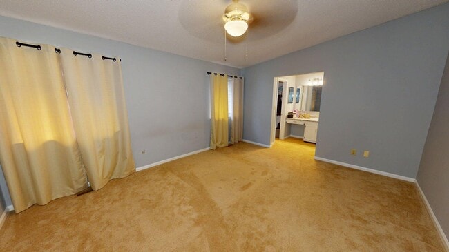 Building Photo - 5472 Chatham Lake Dr