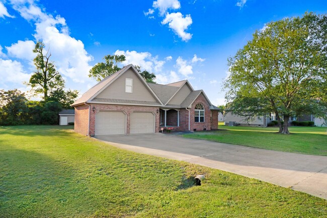 Building Photo - Spacious BRICK HOME in Goldsboro - 3 BR, 2...