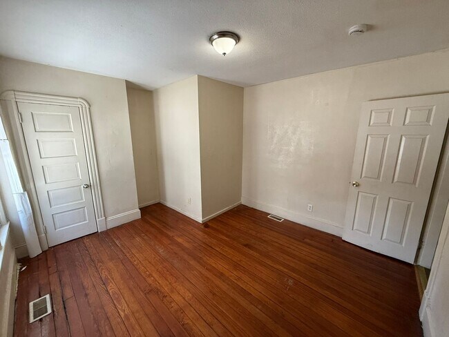 Building Photo - 242-244-244 Orange St