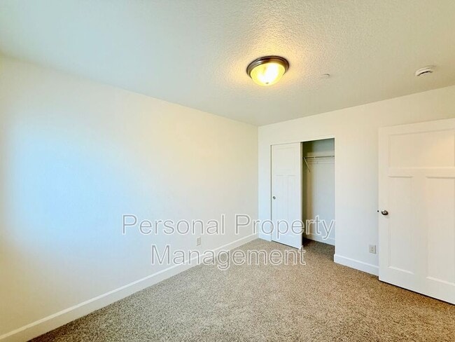 Building Photo - 3344 NW 47th Dr