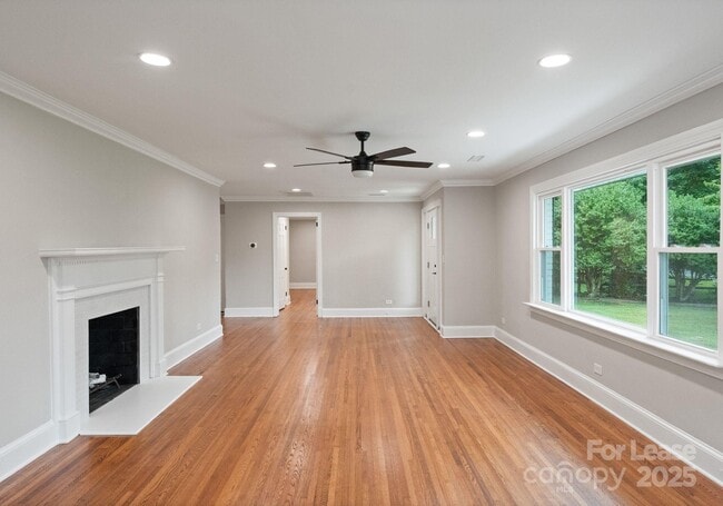 Building Photo - 1121 S Edgemont Ave
