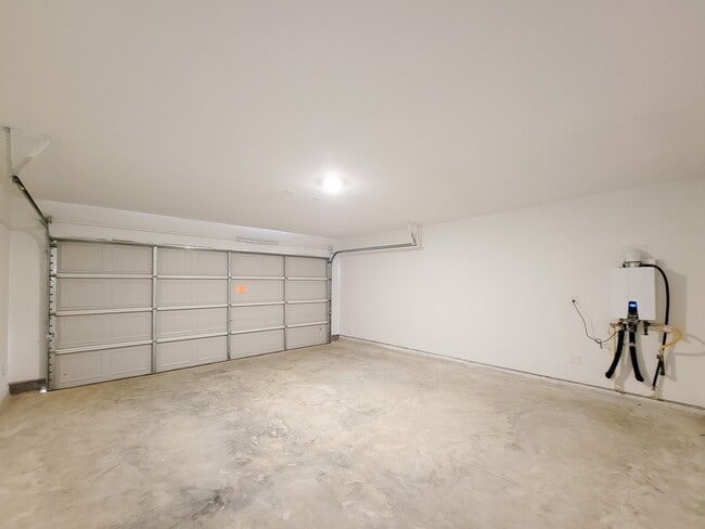 Building Photo - 15675 Plum Brk Dr