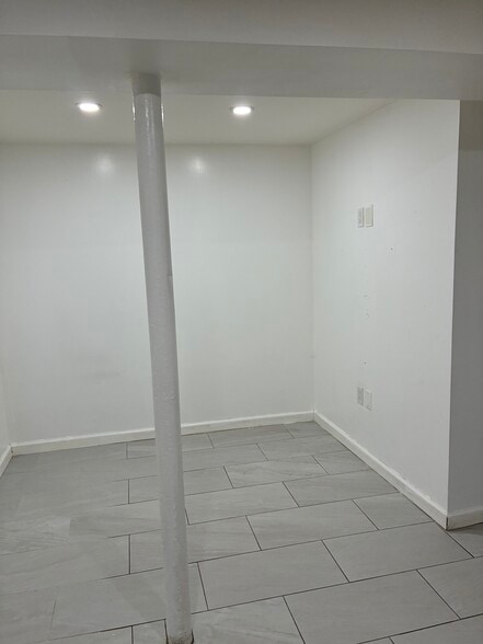 Living room - 12020 194th St