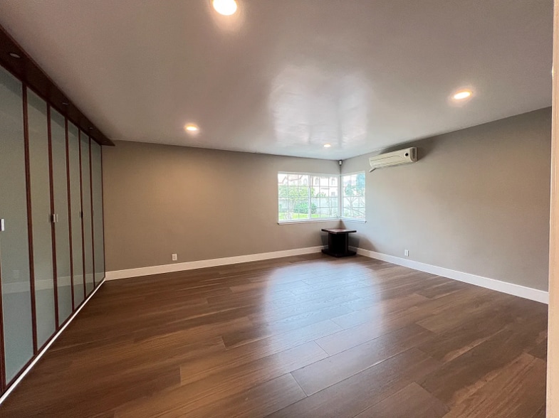 Building Photo - 139 E Dexter St