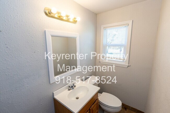 Building Photo - 3 BED/ 1 BATH IN UP AND COMING NEIGHBORHOOD