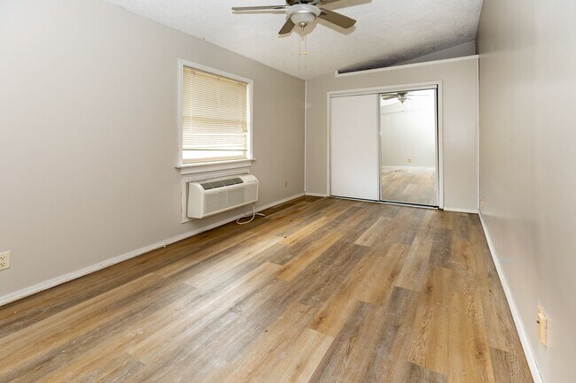 Building Photo - Charming 3-bedroom, 1.5-bathroom house in Normal