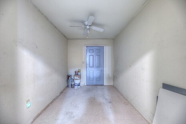 Building Photo - 1712 W 57th Pl