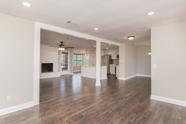 Building Photo - 8238 Li Fair Dr