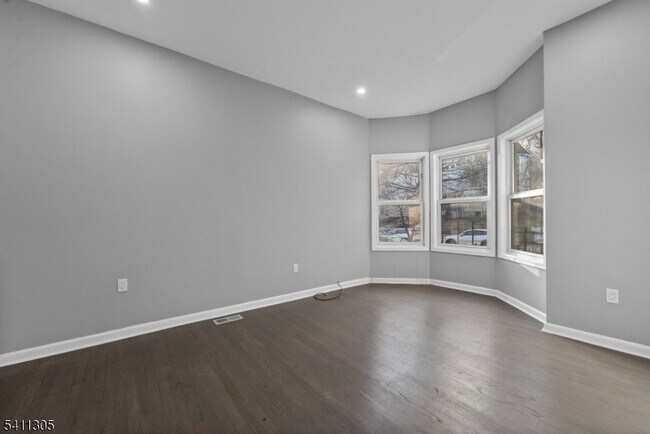 Building Photo - 467 Summer Ave