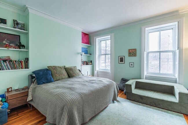 Building Photo - 206 S 43rd St